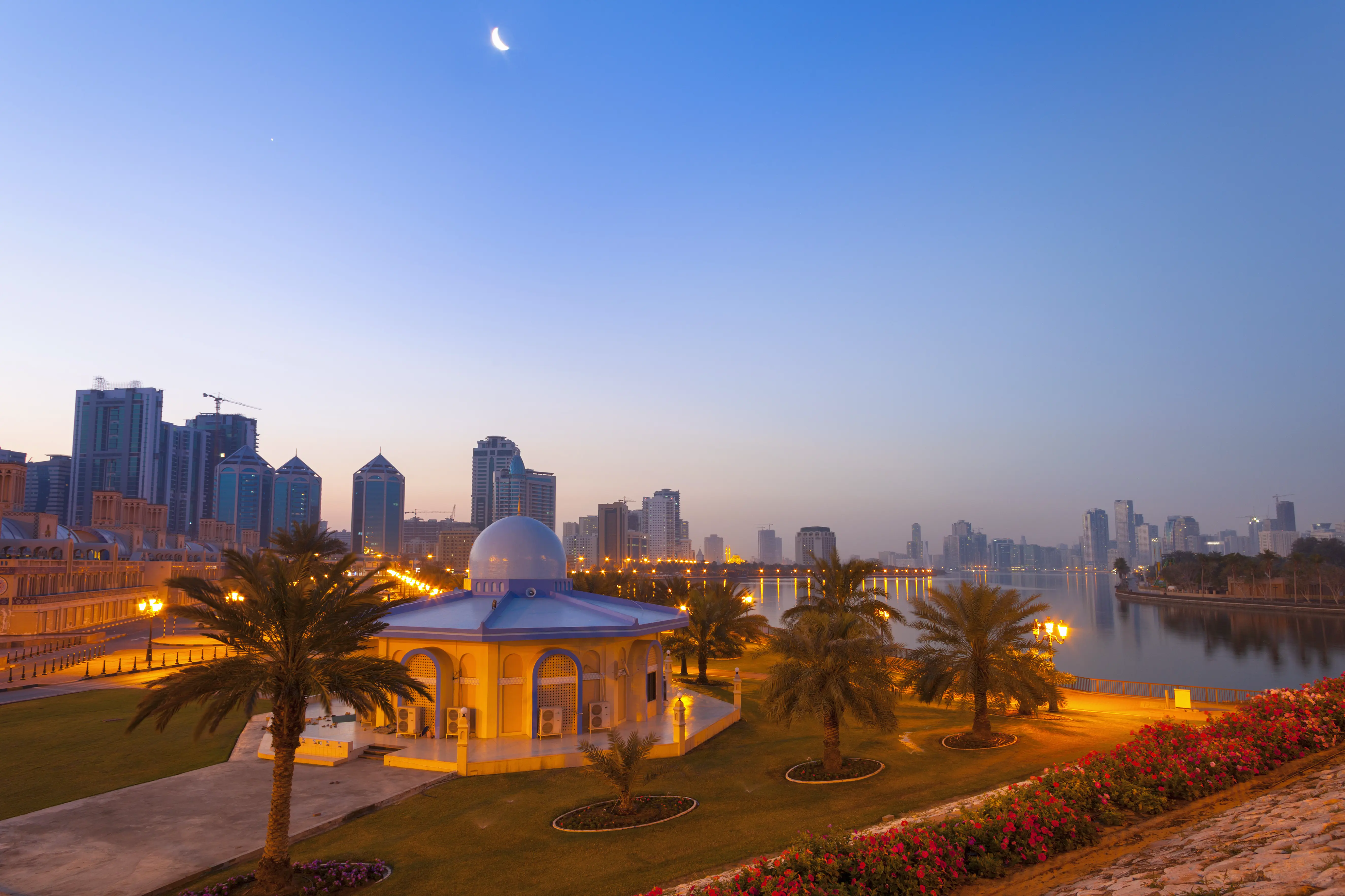 mosque-and-blue-souq-sharjah-united-arab-emirate-2026-01-05-23-32-41-utc(1)